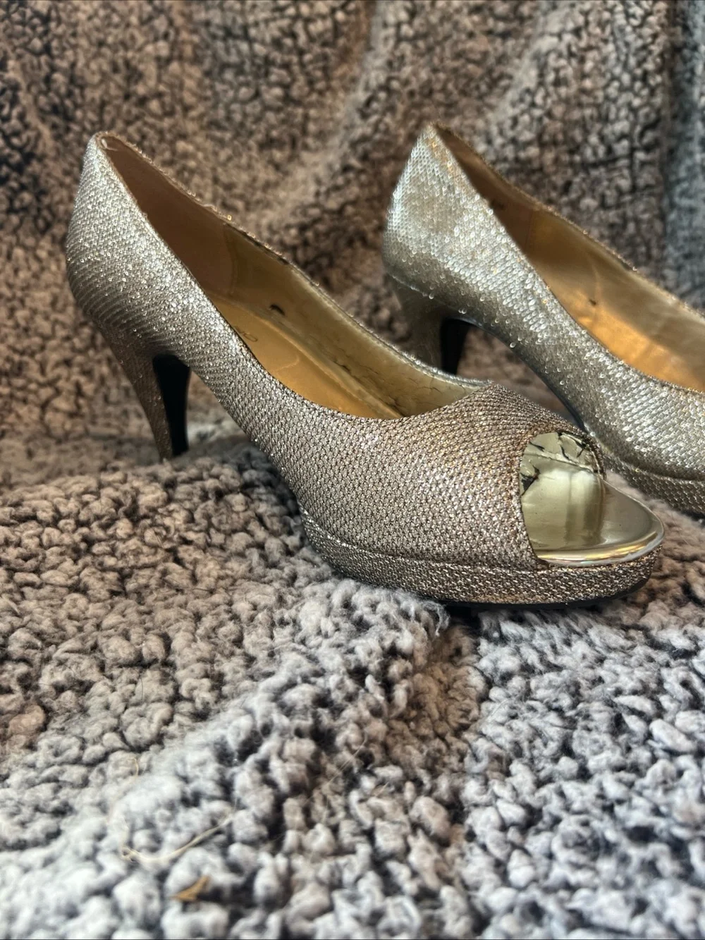 Glitter Peep-Toe Heels in Gold